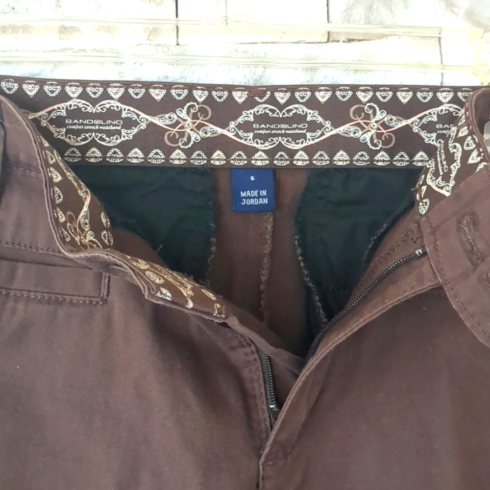 Bandolino Capris Pants Sz 6, Maureen Style Brown Cuffs Comfort Stretch EUC - Picture 7 of 12